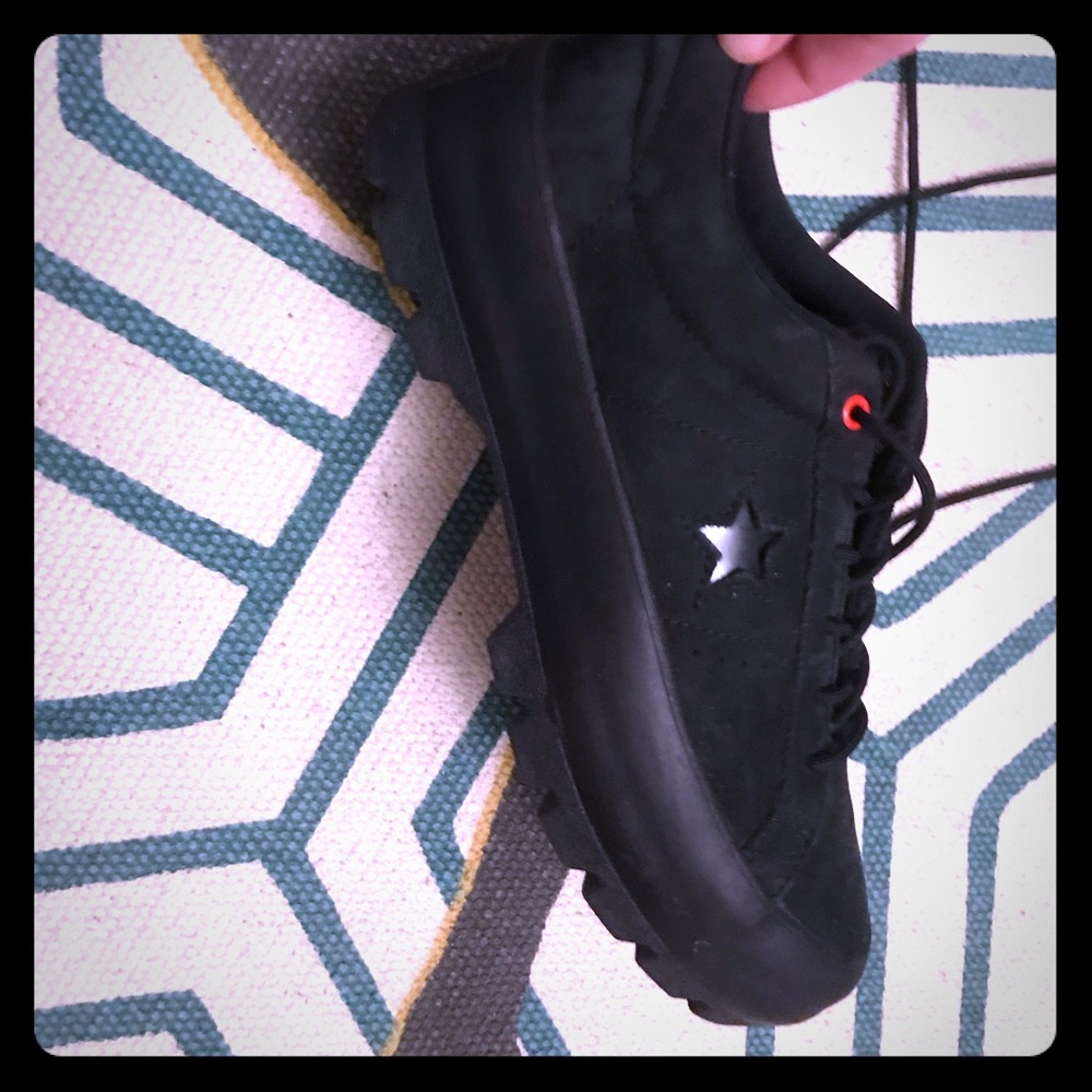 new woman lugged sole black converse sneakers -